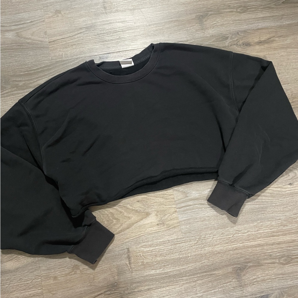 aritzia crop crew neck